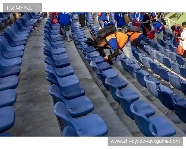 足球散客区设施布局是否影响普通球迷在比赛现场的舒适度与观赛流线控制